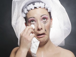 15-dicas-de-maquiagem-para-noivas-noiva-chorando-shopluxo