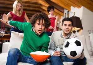 homens-assistindo-futebol-blog-amigo-macho